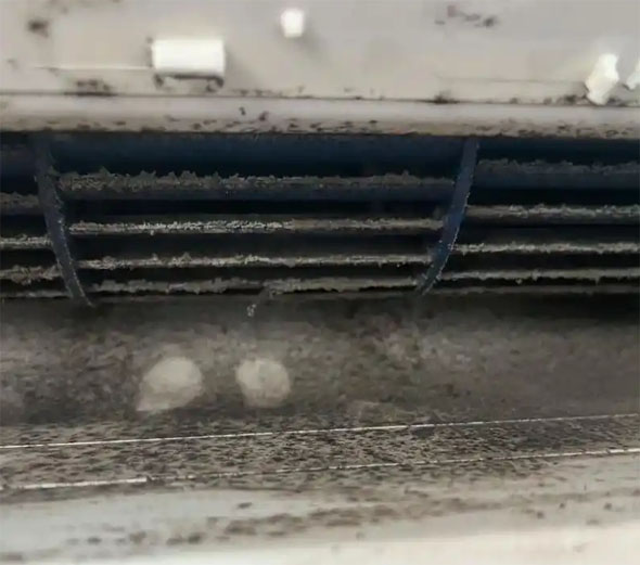 云县空调吹的风有股烧焦味是怎么回事